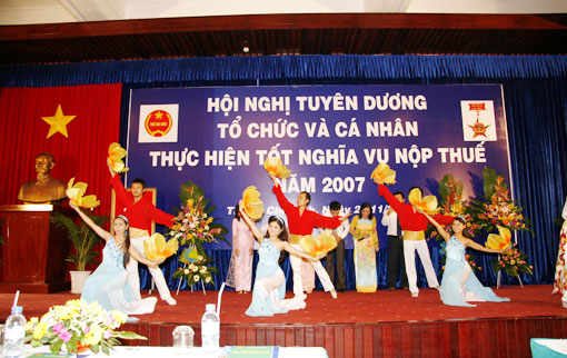 Hội nghị tuyên dương tổ chức và cá nhân thực hiện tốt nghĩa vụ nộp thuế năm 2007