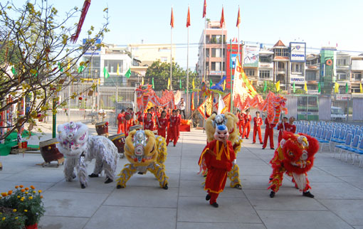 TƯNG BỪNG NGÀY HỘI TÂN NIÊN