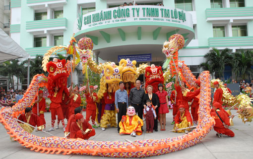 PROGRAM OF LION DANCES WELCOMING TIGER YEAR