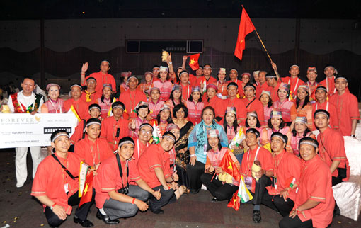 The jubilant image of FLP Viet Nam Distributors