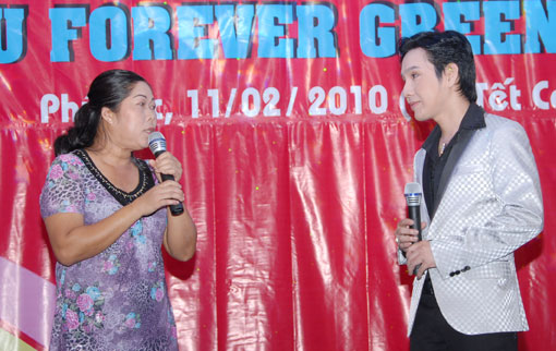 AWARDING THE NEW YEAR’S GIFTS FOR WORKERS IN FOREVER GREEN RESORT