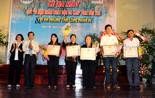 LAUNCHING CEREMONY FOR THE FUND OF VICTIMS OF AGENT ORANGE/DIOXIN IN BEN TRE PROVINCE