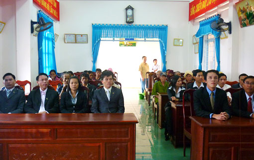 THE PROGRAM OF GIVING THE NEW YEAR’S PRESENTS FOR THE MISERABLE COMPATRIOTS IN GIA LAI PROVINCE (JANUARY 15TH, 2011)